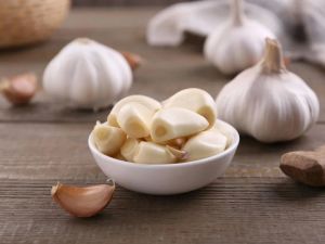 Exploring the Benefits of Garlic Supplements for Heart Disease Prevention and Management