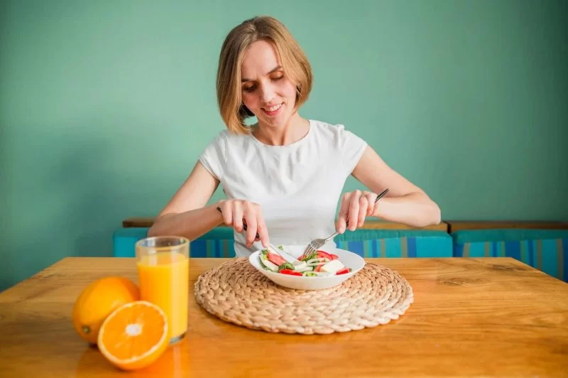 Mindful Eating: Cultivating a Healthy Relationship with Food