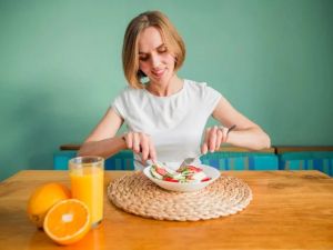 Mindful Eating: Cultivating a Healthy Relationship with Food