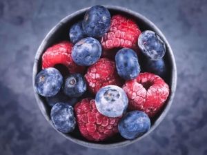 Berries for Antioxidants and Fiber – A Delicious Boost for Heart and Gut Health