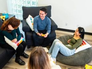 Finding Support Groups and Community Resources for Your Health Journey