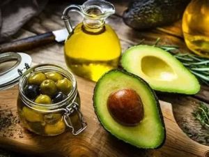 Healthy Fats from Avocados and Olive Oil for Better Heart Health