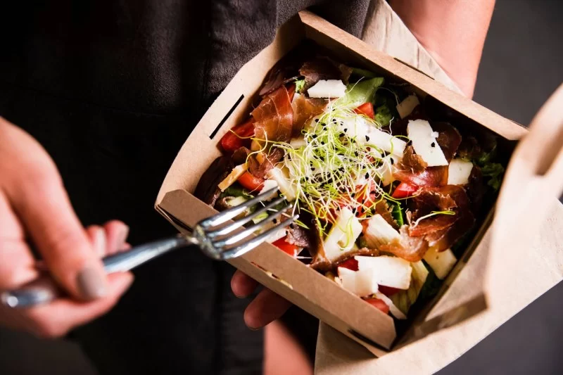 Making Healthy Choices at Restaurants and Takeaways