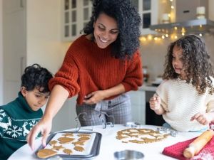 Holiday Stress and Your Heart: Coping Mechanisms for the Season – Expert Advice for a Healthier Holiday