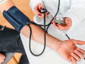 How to Avoid Late-Night Habits That Raise Blood Pressure